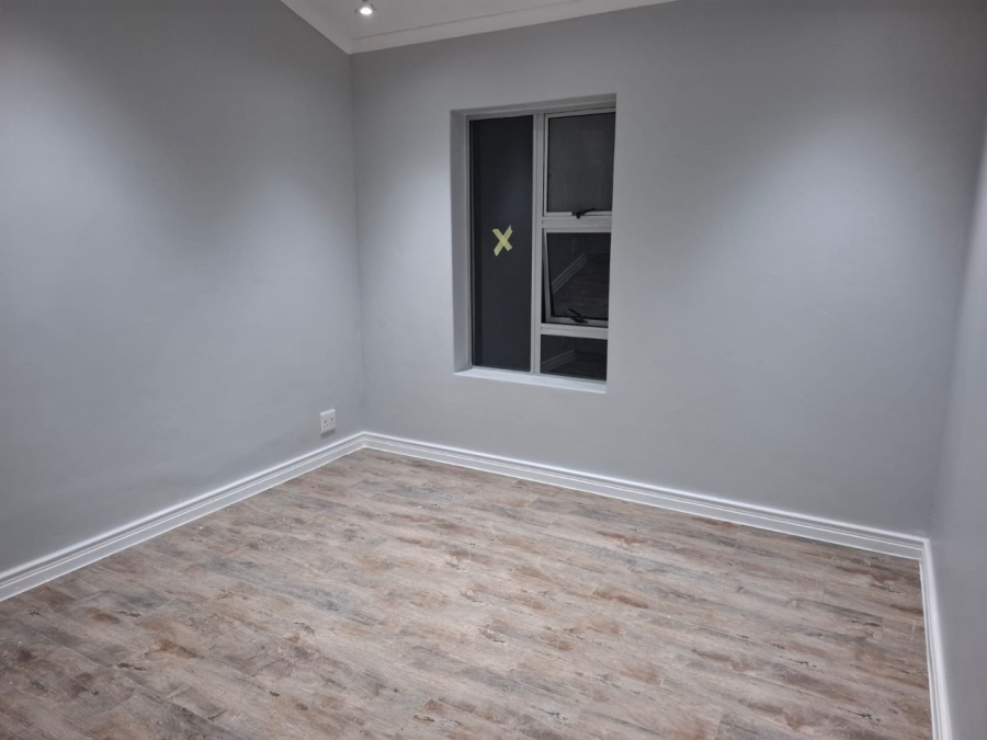 2 Bedroom Property for Sale in Oakglen Western Cape